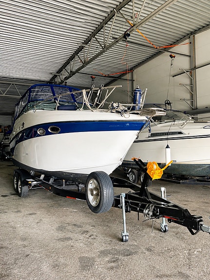 Crownline 262cr, 2007, 5,7 MPI Mercruiser v8, Bravo 3 drev, ca450 tim, med kärra 17 of 17