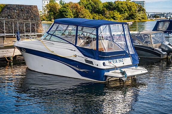 Crownline 262cr, 2007, 5,7 MPI Mercruiser v8, Bravo 3 drev, ca450 tim, med kärra 3 of 17