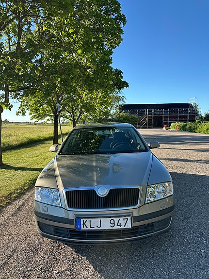 Skoda Octavia 2 of 5