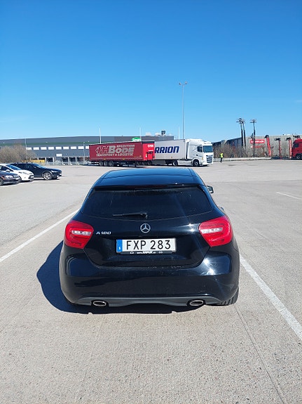 Mercedes-Benz A180 3 of 5