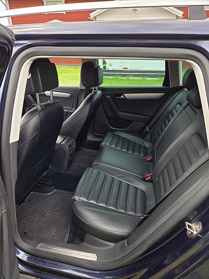Volkswagen Passat Alltrack 4 of 4