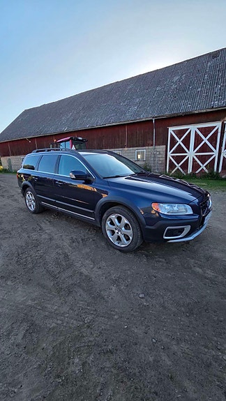 Volvo XC70 2 of 5