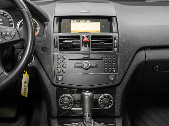 Mercedes-Benz C200 12 of 17