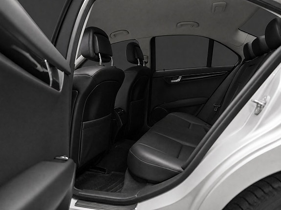 Mercedes-Benz C200 17 of 17