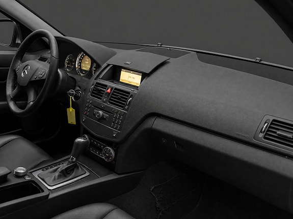Mercedes-Benz C200 16 of 17