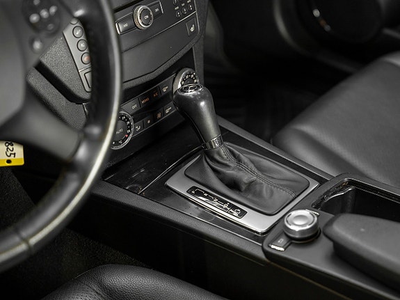 Mercedes-Benz C200 13 of 17