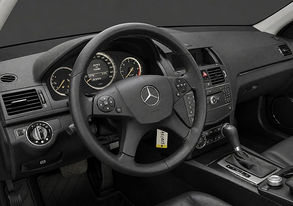 Mercedes-Benz C200 9 of 17