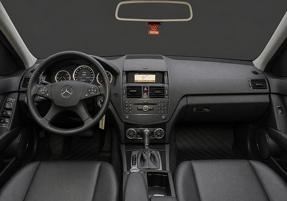Mercedes-Benz C200 10 of 17