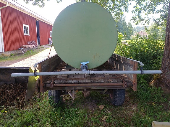 Tankvagn med Cobra pump, spridarvagn, vattentank, Bevattningsvagn, vattentunna. 3 of 3