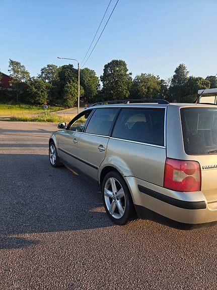 Volkswagen Passat 3 of 5