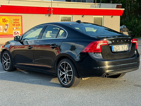 Volvo S60 4 of 5