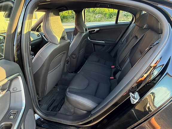 Volvo S60 13 of 16