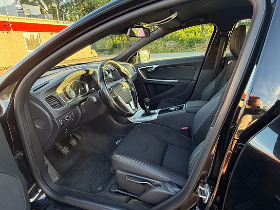 Volvo S60 12 of 16