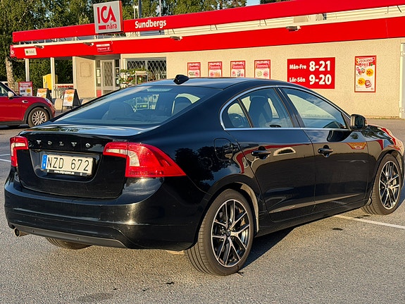 Volvo S60 3 of 5