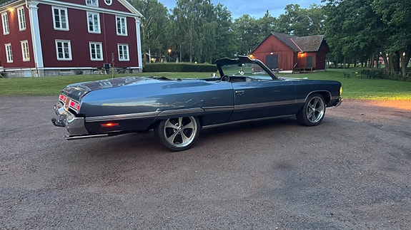 Chevrolet Impala 3 of 5