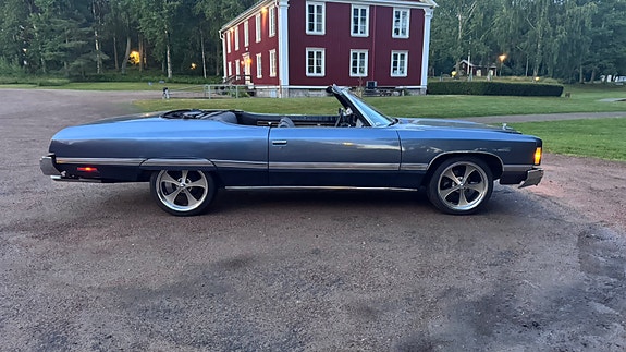 Chevrolet Impala 2 of 5