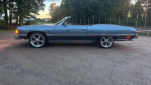 Chevrolet Impala 4 of 5