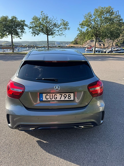 Mercedes-Benz A180 2 of 5