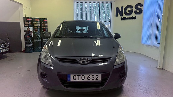 Hyundai i20 2 of 5