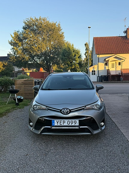 Toyota Avensis 3 of 5