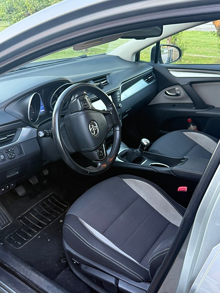 Toyota Avensis 4 of 5