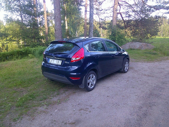 Ford Fiesta 2 of 9