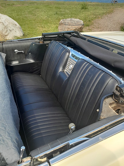 Ford Galaxie 4 of 5