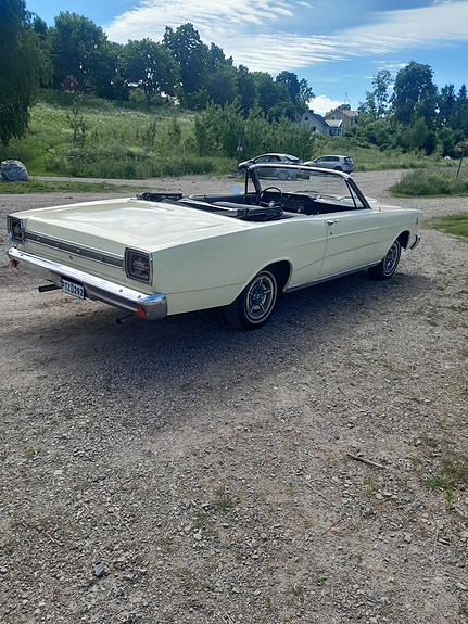 Ford Galaxie 3 of 5