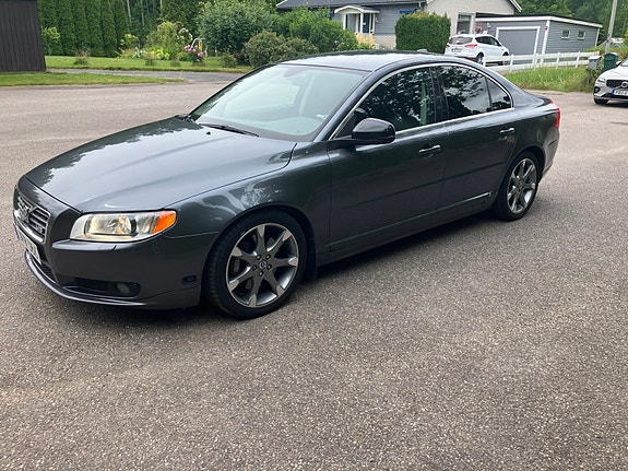 Volvo S80 3 of 5