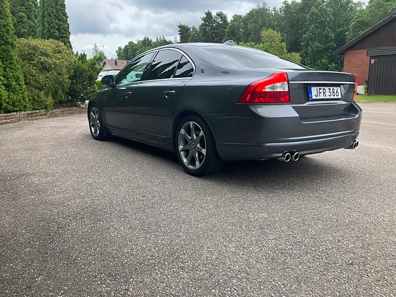 Volvo S80 4 of 5