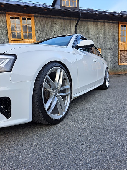 Audi A4 3 of 5