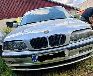 BMW 328i 3 of 5