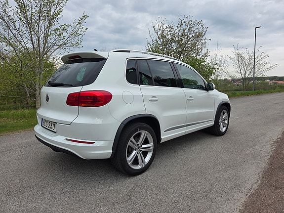 Volkswagen Tiguan 2 of 5