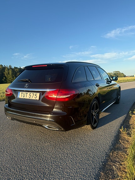 Mercedes-Benz C220 d 2 of 11
