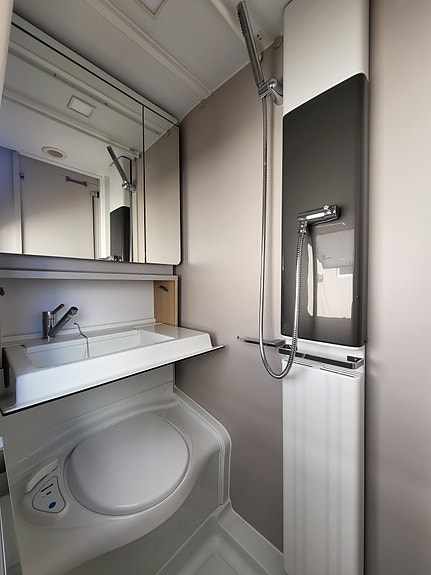 Adria Adora 522 Up 5 of 6
