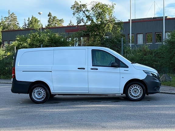 Mercedes-Benz eVito 111 3 of 5