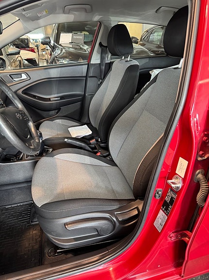 Hyundai i20 3 of 5