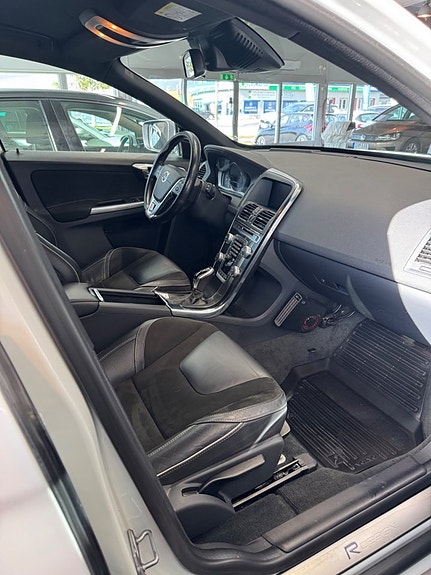 Volvo XC60 8 of 11