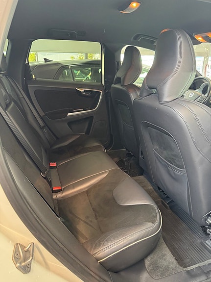 Volvo XC60 7 of 11