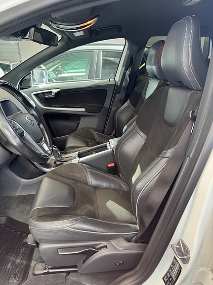 Volvo XC60 3 of 11