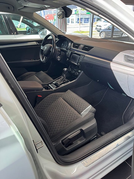 Skoda Superb 8 of 13