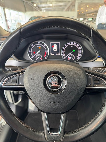 Skoda Superb 10 of 13