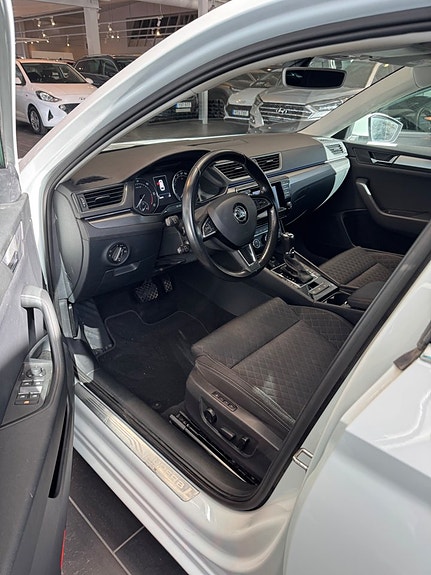 Skoda Superb 2 of 5