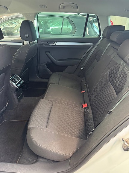 Skoda Superb 4 of 5