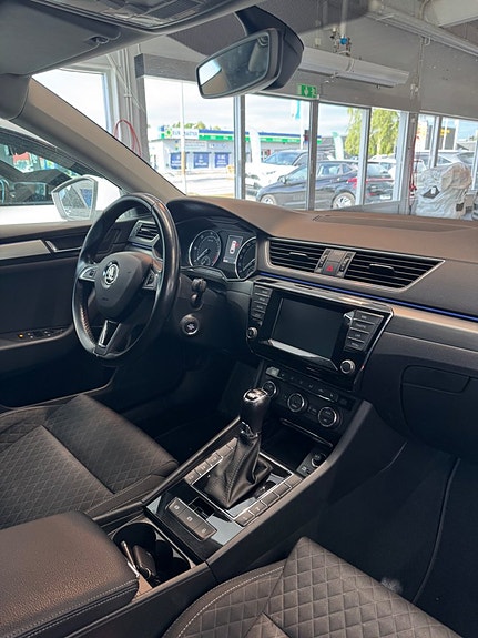 Skoda Superb 9 of 13