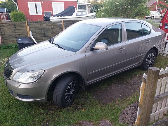 Skoda Octavia 2 of 5