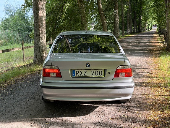 BMW 528i 5 of 5