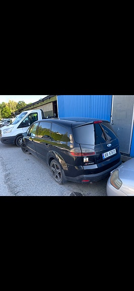 Ford S-MAX 2 of 3