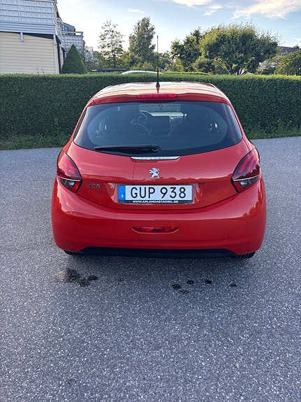 Peugeot 208 3 of 5