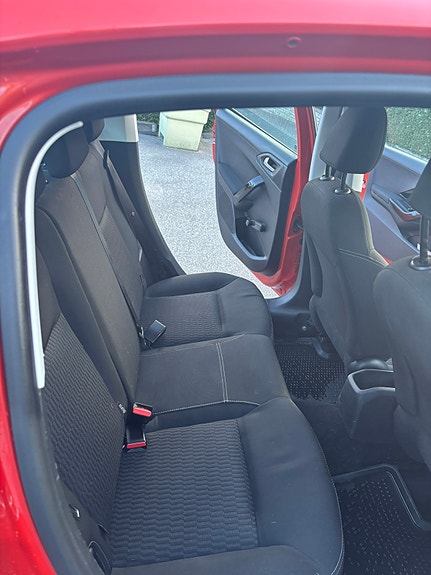 Peugeot 208 5 of 5